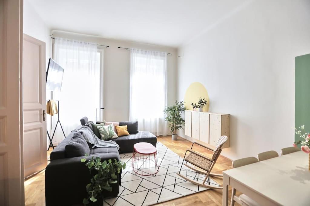Unwind In Style W Sauna Dsgn 2br Apartamento Budapeste