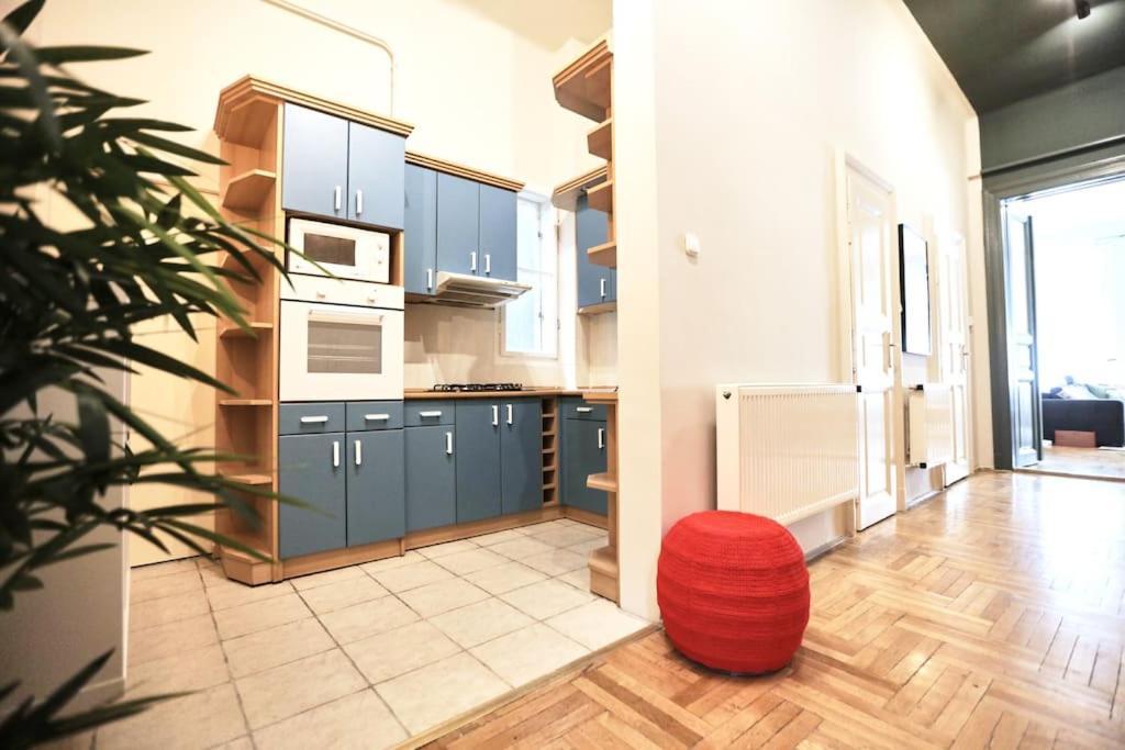 Unwind In Style W Sauna Dsgn 2br * Boedapest